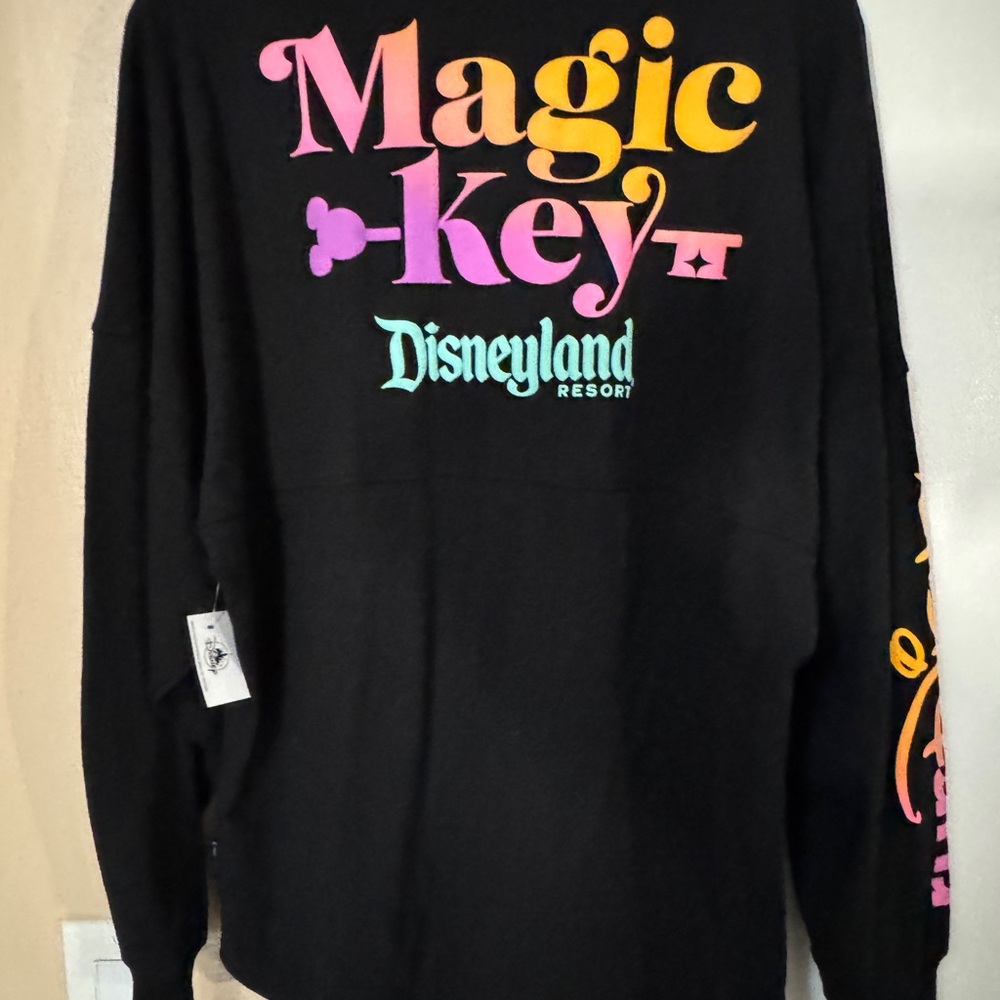 NWT Magic Key Disneyland RunDisney Spirit Jersey